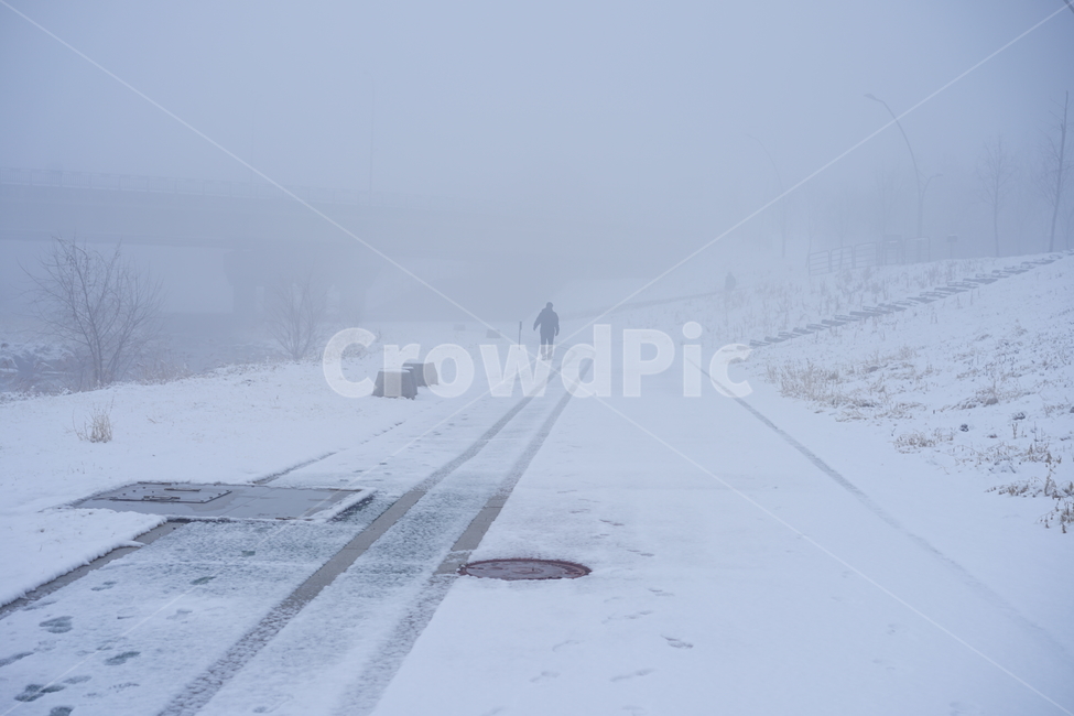 landscape photo,blizzard,nature,daily life,cold,scenery,strong cold,Winter,midwinter,road,snow,weather,season,winter scenery,walk