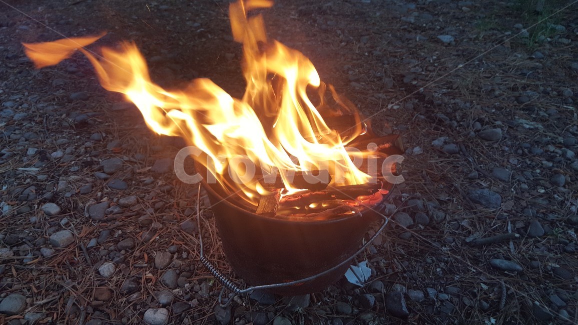 모닥불,캠프,캠핑,캠프파이어,여행,불,fire,밤,휴가,숯불,숯,불꽃,난로,열,장작불,활활타오는불,야경