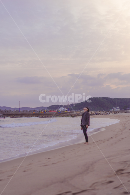 바닷가,바위,파도,human,인간,person,사람,shoreline,해안선,water,물,sea,바다,ocean,대양,nature,자연,outdoors,옥외,인물,모래,해변,구름,산,해변,바다,beach,sea,사람,인물,인간,human,person,여행,휴가,traveling,vacation,trip