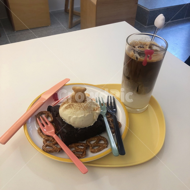 홍대,카페,예쁜디저트,아기자기,포크,카페라떼,음식,식재료,요리,food,cook,meal,dishes,food reserves,디저트,간식,후식,dessert,snack,커피,카페,coffee,cafe