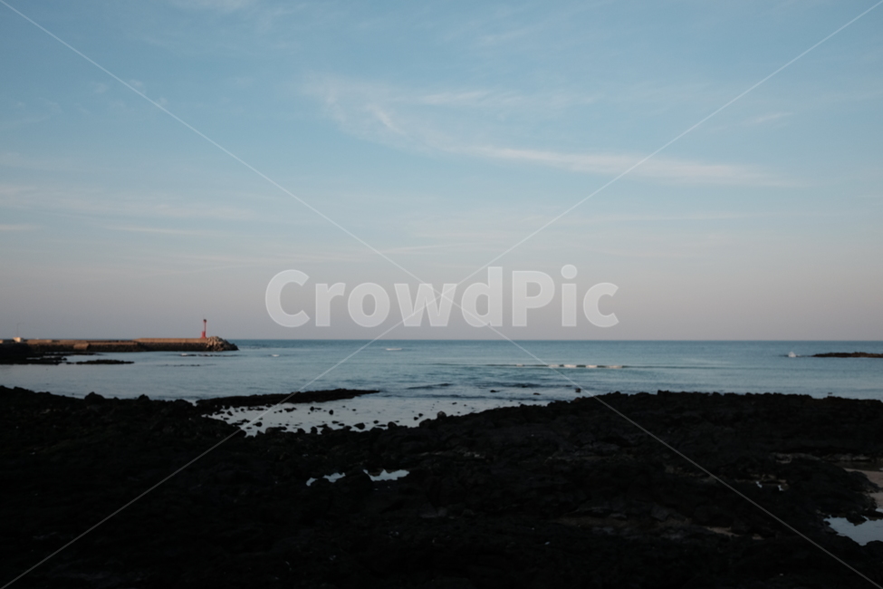 제주도,평대리,바다,초저녁,고요,자연,풍경,nature,landscape,한국자연풍경,한국자연경관,korea nature landscape,해변,바다,beach,sea,제주도,jeju,jeju island,building,건물,architecture,건축물,tower,탑,beacon,봉홧불,lighthouse,등대
