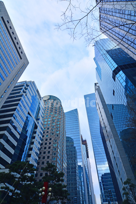 비즈니스,고층빌딩,대기업,오피스가,회사,사무실,부동산,랜드마크,마천루,중심가,업무,리스,빌딩,건축물,건물,직장,오피스텔,본사,스카이라인,창문,유리창,외관,높다,중심지,금융가,은행,블루톤,skyline,landmark,building,center,seoul,korea,business,office,company,corporation,enterprise,mainstreet,city,downtown,commercialcenter,glass,structure증권사,structure,건축물,건물외관,exterior,building,structure,architecture,construction,금융,돈,finance,banking,money,비즈니스,사업,business,service,work