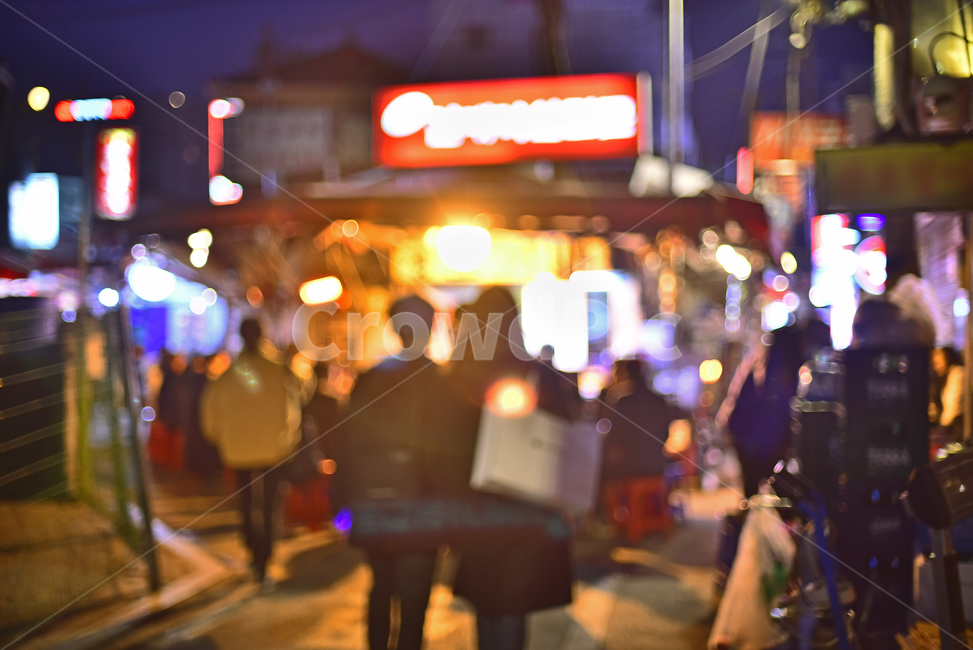익선동,저녁풍경,야경,골목길,야시장,먹자골목,nightview,사람들,주점,포장마차,핫플,남녀,저녁시간,뒷골목,핫플레이스,조명,불빛,간판,싸인,옥외,야외,아웃도어,ourdoor