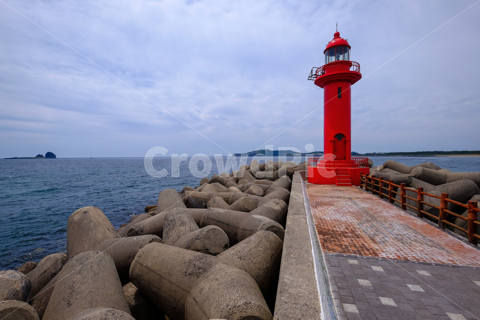 제주도,등대,바다,섬,하늘,풍경,수평선,등대,lighthouse,handrail,난간,banister