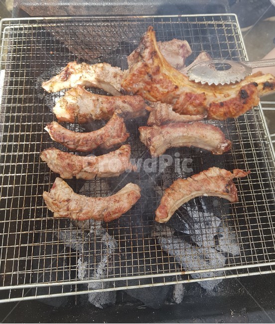 등갈비,갈비,돼지갈비,바베큐,고기,돼지고기,음식,요리,식사,안주