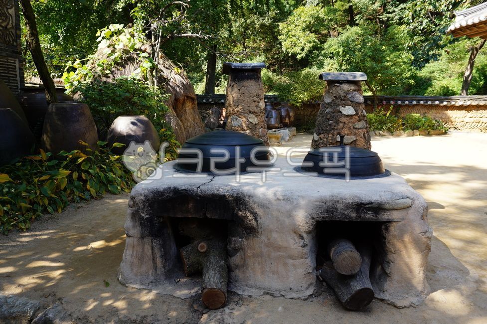 한국민속촌,용인,아궁이,한옥,전통가옥,굴뚝,koreanfolkvillage,koreantraditionalhouse,traditionalhouse,house,furnace,fireplace,chimney