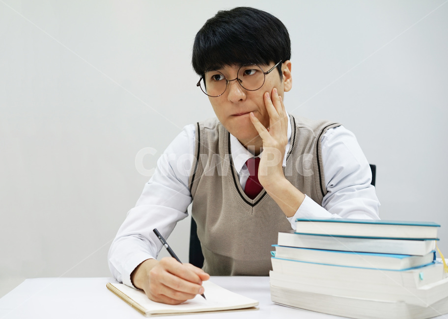 수능,교육,학생,교복,시험,강의,수업,고등학생,고3,남고생,남자고등학생,남고,수능시험,기말고사,중간고사,모의고사,exam,quiz,test,학업,공부,남자,남학생,사람,인물,인간,human,person,얼굴표정,facialexpression,face,남성,man,male,학교,education,learning,study,school,사람,인물,인간,human,person,얼굴표정,facial expression,face,남성,남자,man,male,감정표현,기분,feeling,emotion,교육,학교,공부,education,learning,study,school