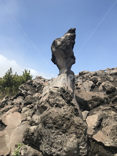 rubble,파편,ground,바위,돌,하늘,sky