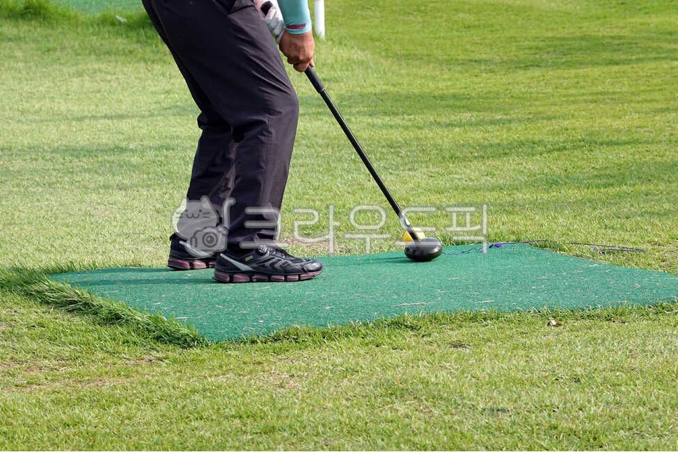 파크골프,파크골프장,골프,티샷,공,타구채,스포츠,경기,스윙,취미,운동,건강,레저,들,옥외,잔디,잔디밭,초록,골프장,나무,아웃도어,재미,사람,parkgolf,parkgolfcourse,golf,teeshot,ball,batten,sport,game,swing,hobby,exercise,health,leisure,field,outdoors,grass,lawn,green,golfcourse,tree,outdoor,fun,person