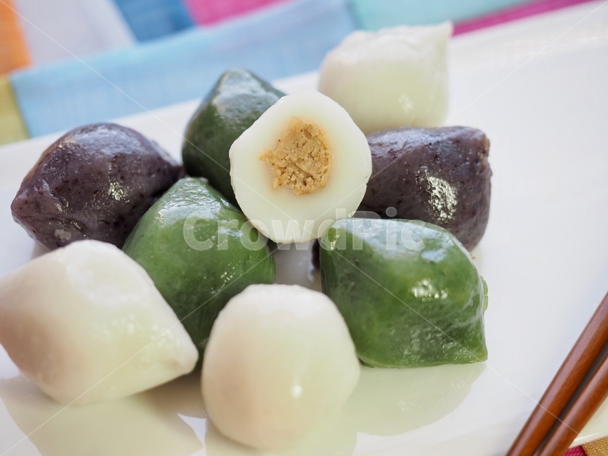 송편,녹색,흰색,한국음식,식품,한식,한국문화,한국,배경,음식문화,웰빙,문화,아시아,아시아음식,접시,전통,설날,추석,음식,추석음식,설날음식,명절,명절음식,떡,koreanfood,korea,koreanculture,food,background,foodculture,wellbeing,culture,asia,asianfood,dish,tradition,ricecake,한국전통,한국문화,korean traditional,korean culture,음식,식재료,요리,food,cook,meal,dishes,food reserves,한식,한국음식,한국요리,korean food,korean dishes,korean meal,korean cook