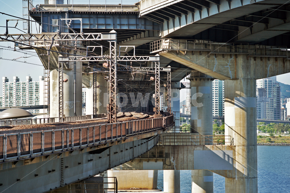 청담대교,복층교량,지하철,7호선,한강,교량,한강다리,교각,전철,선로,기찻길,건축물,건물외관,exterior,building,structure,architecture,construction
