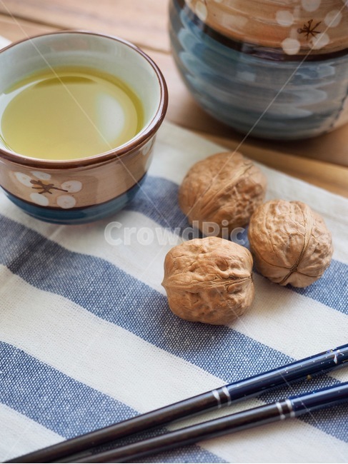 호두,대보름,정월대보름,웰빙,자연,음식,갈색,너트,껍질,녹차,티포트,견과류,음식,식재료,요리,food,cook,meal,dishes,food reserves,콩류,견과류,beans,pulse,nuts,dry fruits