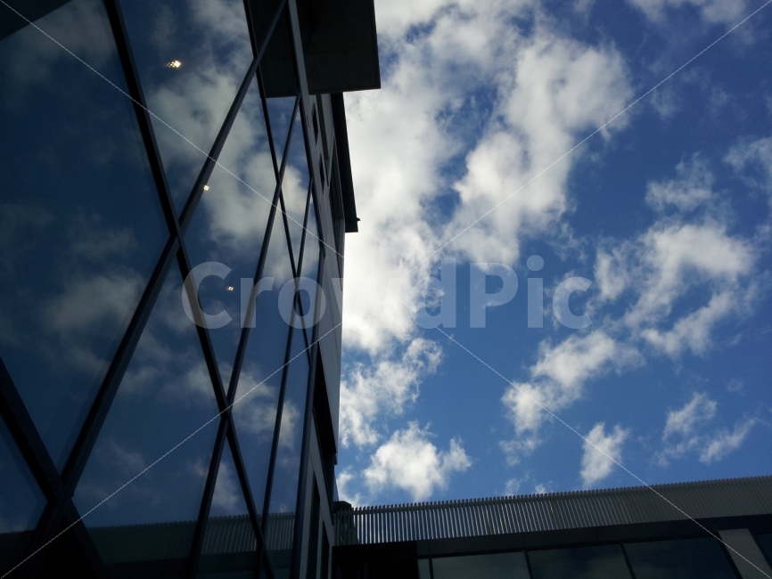 빌딩,건물,구름,하늘,창문,거울,반사,buildings,apartment,windows,reflection,sky,clouds,건축물,건물외관,exterior,building,structure,architecture,construction,비즈니스,사업,business,service,work