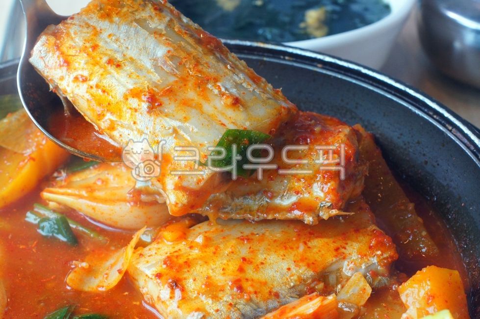 ,stewedjejubeltfish,plating,Braised cutlassfish,local food,fishdishes,Jeju local food,jejulocalfood,fishcuisin,galchijorim,Korean food,kfood,cooking,foodpresentation,seafood,food,braisedcutlassfish,fish dishes,Jeju braised cutlassfish,fish,Plating,localfo