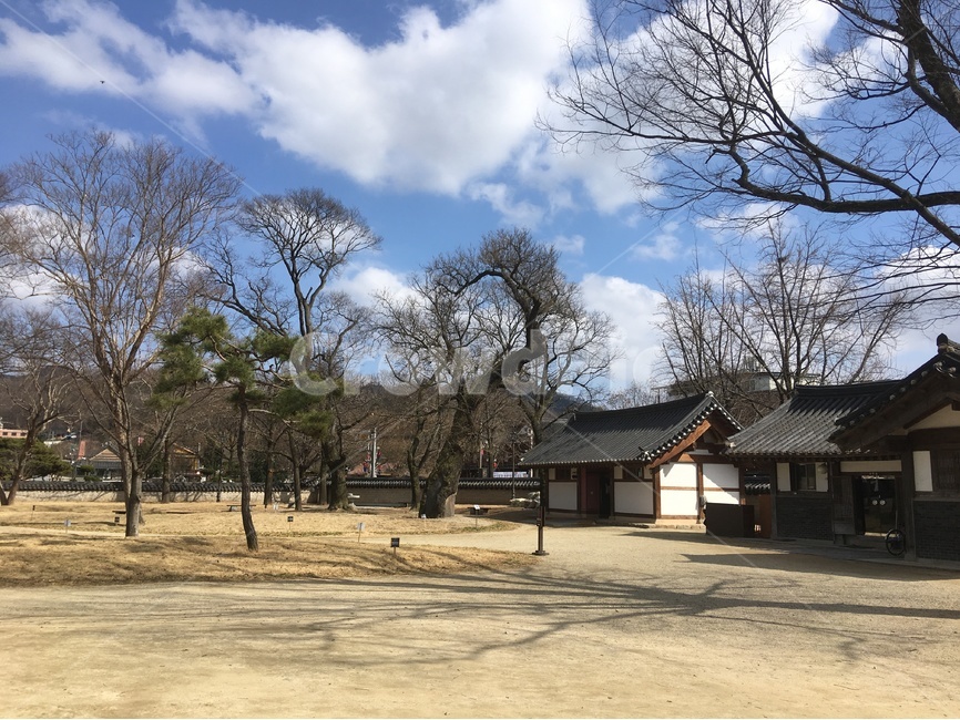 전주,한옥마을,경기전,한옥,기와,전주한옥마을,전통적인,한국적인,jeonju,hanok,한국전통,한국문화,korean traditional,korean culture,랜드마크,landmark,tourist attraction,한국랜드마크,한국관광지,한국명소,korea landmark,korea tourist attraction