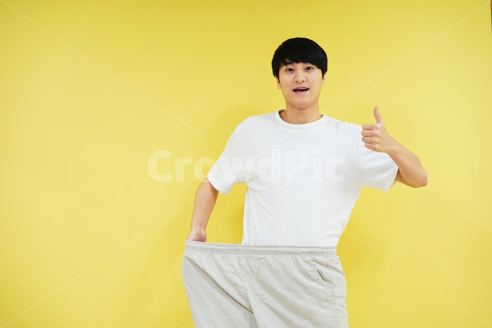 다이어트,남자,살,비만,정상체중,건강,health,사이즈,바지,살빠짐,diet,man,cellulite,fat,weight,size,pants,사람,인물,인간,human,person,얼굴표정,facial expression,face,손,제스처,표시,손짓,표현,gesture,hand,sign,expression,남성,남자,man,male,감정표현,기분,feeling,emotion,건강,헬스웨어,헬스케어,healthware,health care