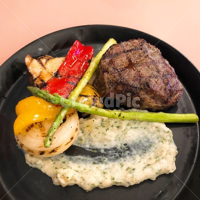 스테이크,레스토랑,샐러드,파스타,플레이팅,맛있는,점심메뉴,저녁메뉴,식사,요리,이탈리안,이탈리안요리