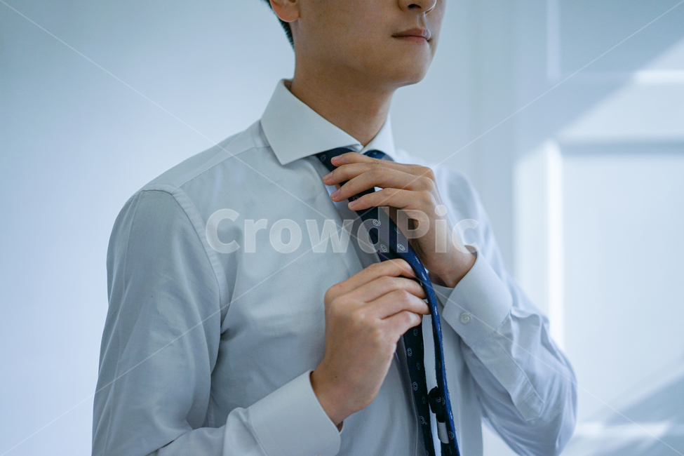 정장,넥타이,tie,남성,남자,셔츠,와이셔츠,의류,apparel,블루셔츠,사람,인물,인간,human,person,남성,남자,man,male,비즈니스,사업,business,service,work