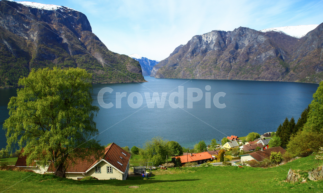 피오르드,노르웨이,피요르드,장엄한,물,호수,강,강변,풍경,경치,대자연,북유럽,유럽,빙하지형,녹색,봄,송네피오르드,아름다운,전경,자연,스칸디나비아,산,산맥,절벽,가파른,그림같은,웅장한,경관,장관,절경,청정,청정지역,여유,평화로운,조용한,한적한,전원,정적인,시골,마을,풍경,landscape,country,rural,town,해외,외국,세계,foreign,oversea,world