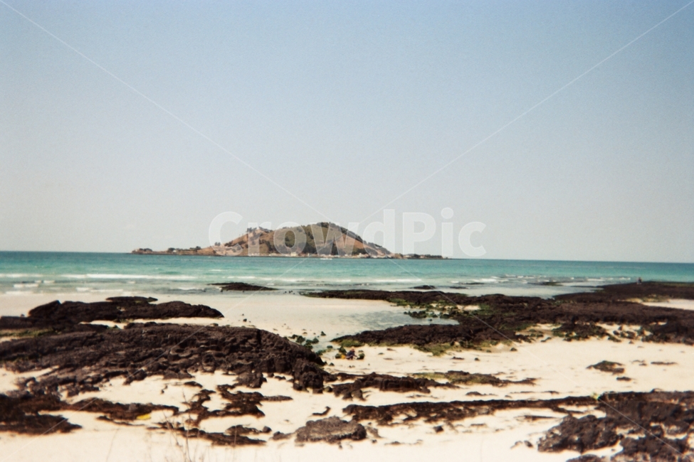 휴가,피서,감성,분위기,휴식,shoreline,해안선,sea,바다,nature,자연,ocean,해초,섬,해수욕장,바닷가,파도,wave,beach,제주도,제주,jeju,하늘,sky,돌,stone,모래,sand,island,vacation,휴양지,한국자연,한국풍경,필름,제주도,jeju,jeju island