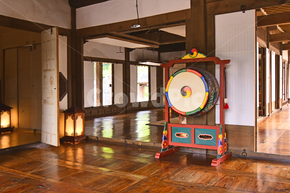 한국전통,전통마을,민속마을,하우스,집,내부,전통가구,데코레이션,traditional,korean,한옥집,보존,빈티지,장식물,배경,바탕,백그라운드,고전,올드,old,wood,목재,방안,한옥마을,은은한,vintage,한국전통,한국문화,korean traditional,korean culture,인테리어,실내디자인,interior design