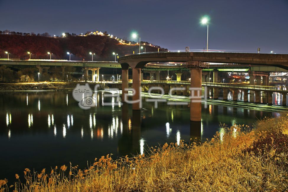 Eungbongsan Mountain,reflection,light,heavy cloth,Han River night view,Comparison of dragons,Han River