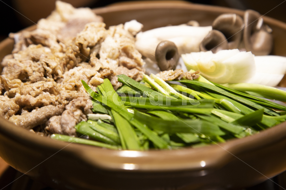 음식,불고기,한식,요리,소고기,쇠고기,구이,소,식품,싱싱한,신선한,육류,고기,식당,맛있는,맛있어보이는,단백질,반찬,식사,야채,채소,부추,버섯,질그릇,양파,양념,팽이버섯,음식,식재료,요리,food,cook,meal,dishes,food reserves,한식,한국음식,한국요리,korean food,korean dishes,korean meal,korean cook