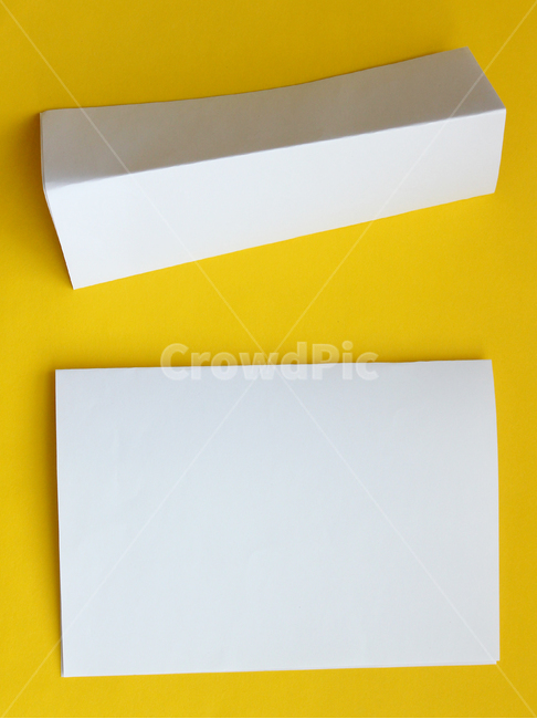 종이,페이퍼,탑앵글,탑뷰,흰종이,흰색,주름,blank,empty,nobody,object,paper,topview,white,blue,화이트,하얀색,접기,접은,접어놓은,접힌자국,자국,접은자국,편지,노랑,노란색,노란배경,옐로우,연출,컨셉,콘셉,direction,concept