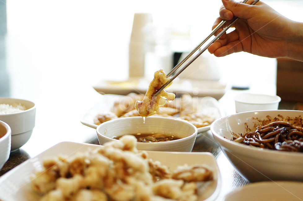 탕수육,찍먹,중화요리,짜장면,요리,식사,상차림,food,meal,인간,사람,음식,식재료,요리,food,cook,meal,dishes,food reserves,육류,고기,meat,중식,중국음식,중화요리,chinese food,chinese dishes,chinese meal,chinese cook