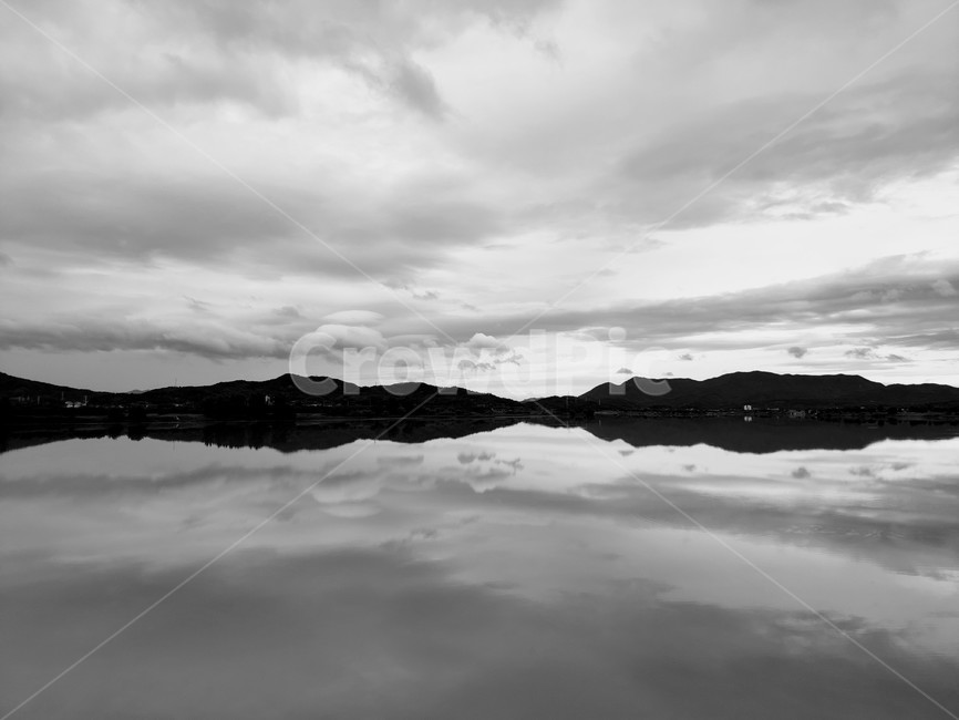 풍경,강,고요,자연,배경,자연,풍경,nature,landscape,흑백,모노톤,monochrome,black and white,weather,날씨,outdoors,옥외,water,물