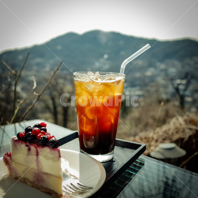아이스커피,아아,아메리카노,산모퉁이,야외카페,카페경치,음식,식재료,요리,food,cook,meal,dishes,food reserves,디저트,간식,후식,dessert,snack,커피,카페,coffee,cafe