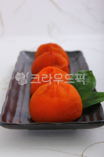 Fruits,persimmons,dried persimmons,semi-dried,traditional foods,refreshments,snacks,dried fruits,dried foods,traditional snacks,Korean food