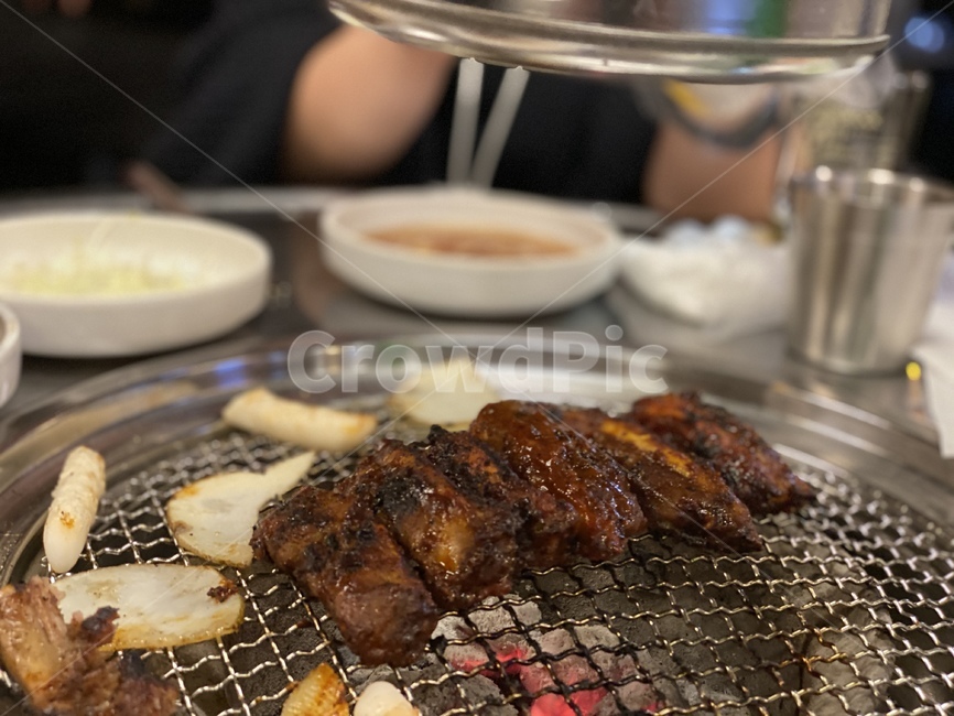 meal,식사,food,음식,쪽갈비,갈비,고기,meat,식탁,상차림,숯불,불판,음식,식재료,요리,food,cook,meal,dishes,food reserves,육류,고기,meat