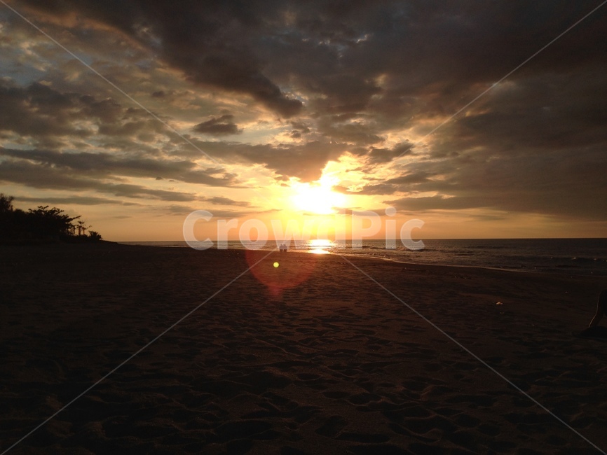 일몰,바다,노을,구름,해변,일출,자연,풍경,nature,landscape,outdoors,옥외,dusk,황혼,sunset,sky,하늘,dawn,새벽,red sky,붉은 하늘