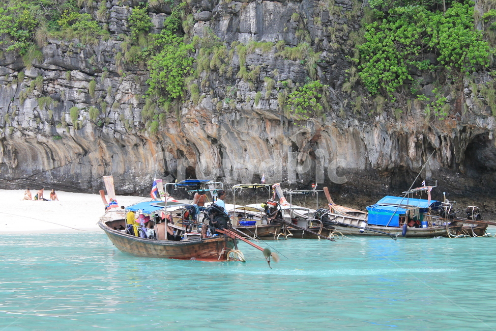 바다,sea,ocean,해변,beach,boat,longtailboat,롱테일보트,푸른바다,파란바다,bluesea,blue,교통,교통수단,traffic,transportation