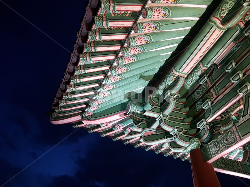 한옥,밤,경주,한국식건물,지붕,한국전통,한국문화,korean traditional,korean culture,건축물,건물외관,exterior,building,structure,architecture,construction