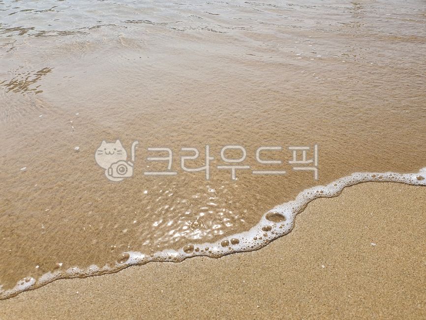 sea,바다,water,물,sand,모래,outdoors,옥외,nature,자연,밀물,썰물,모래사장,해수욕장,물거품,물길,흐르는,물결,파도,반짝,빛나는