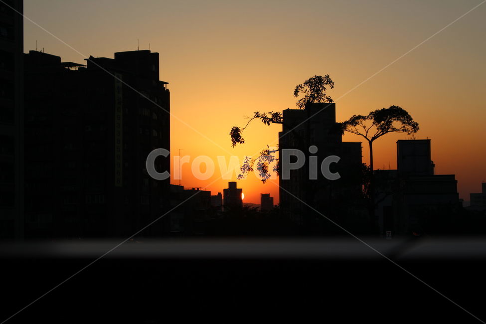 노을,가을,해가지는모습,지는해,명암,도시,풍경,city,landscape,실루엣,그림자,silhouette,shadow,nature,자연,outdoors,옥외,sunlight,햇빛,sky,하늘,dusk,황혼,red sky,붉은 하늘,dawn,새벽,sunset,일몰