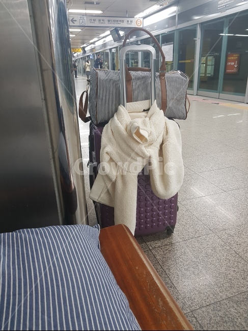 가방,캐리어,지하철,역,지하철역,보스턴백