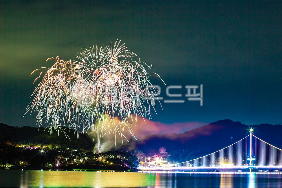 불꽃놀이,폭죽,축제,행사,야경,다리,건축물,교각