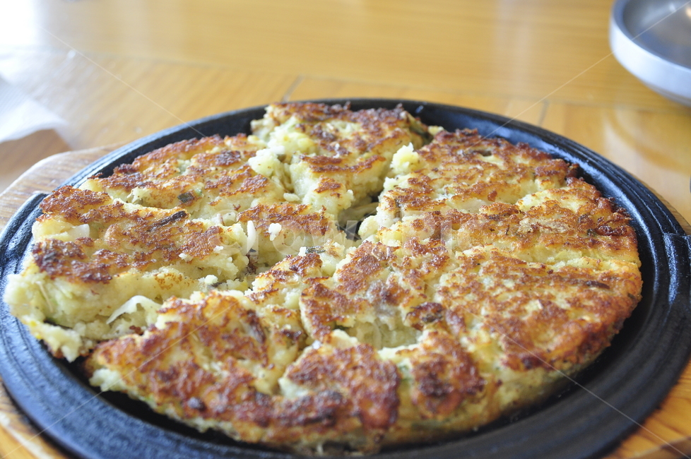 food,식품,pizza,피자,한국피자,koreapizza,빈대떡,bindaetteok,음식,식재료,요리,food,cook,meal,dishes,food reserves,한식,한국음식,한국요리,korean food,korean dishes,korean meal,korean cook