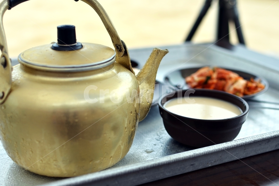 막걸리,두부김치,막걸리한상,막걸리주전자,시원한막걸리,두부,김치,주전자