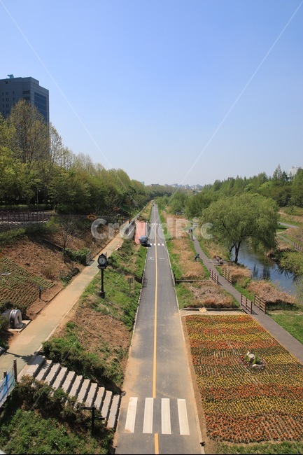 봄이미지,산책길,산책,봄,맑은하늘,하늘사진,하늘이미지,자전거,자전거길,천,물길,물,강,강변,푸른하늘,자연,풍경,nature,landscape,한국자연풍경,한국자연경관,korea nature landscape,도시,city,한국도시풍경,한국도시경관,korea cityscape,outdoors,옥외,경치,scenery,road,도로