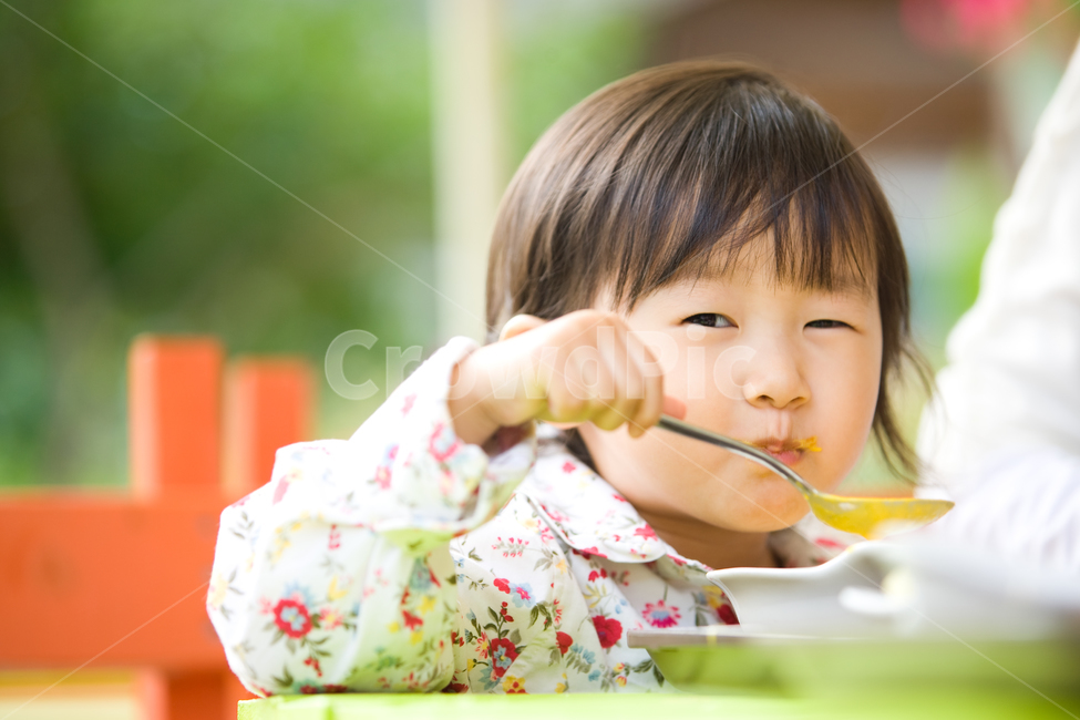 간식,스프,아이,숫가락,음식,맛있게,person,사람,human,인간,사랑,바라보기,행복,happy,엄마,스마일,배경,가족,라이프스타일,교감,감성,방학,여행,엄마와아이,사람,인물,인간,human,person,얼굴표정,facial expression,face,어린이,어린아이,child,children,kid,감정표현,기분,feeling,emotion