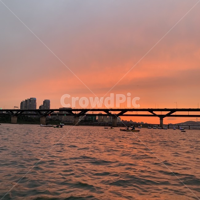 building,건물,석양,sunset,river,강,한강,waterfront,워터프론트,water,물,pier,bridge,다리
