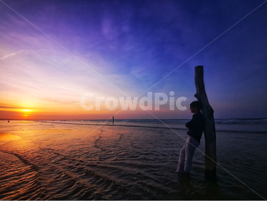 3 major sunsets,atmosphere,Kota Kinabalu,thought,dusk,sadness,kotakinabalu,oversea,Beach,Production,sight,touristattraction,lonely,sky,worry,sunglasses,Character,Bongawan,Color,profile,tree,worldtouristattraction,feeling,man profile,water,ocean,redsky,per