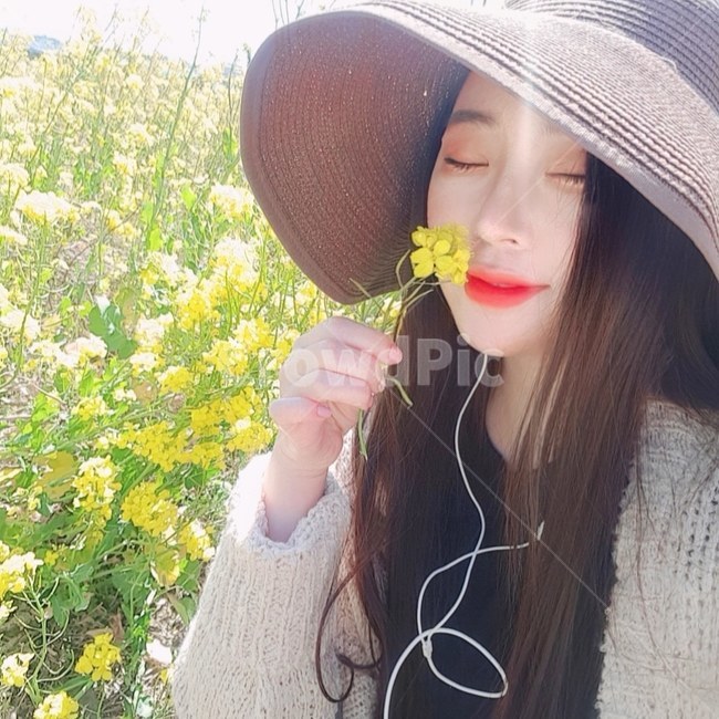 꽃향기,꽃,노란꽃,꽃놀이,유채꽃,여자,여행,봄,봄꽃,trip,travel