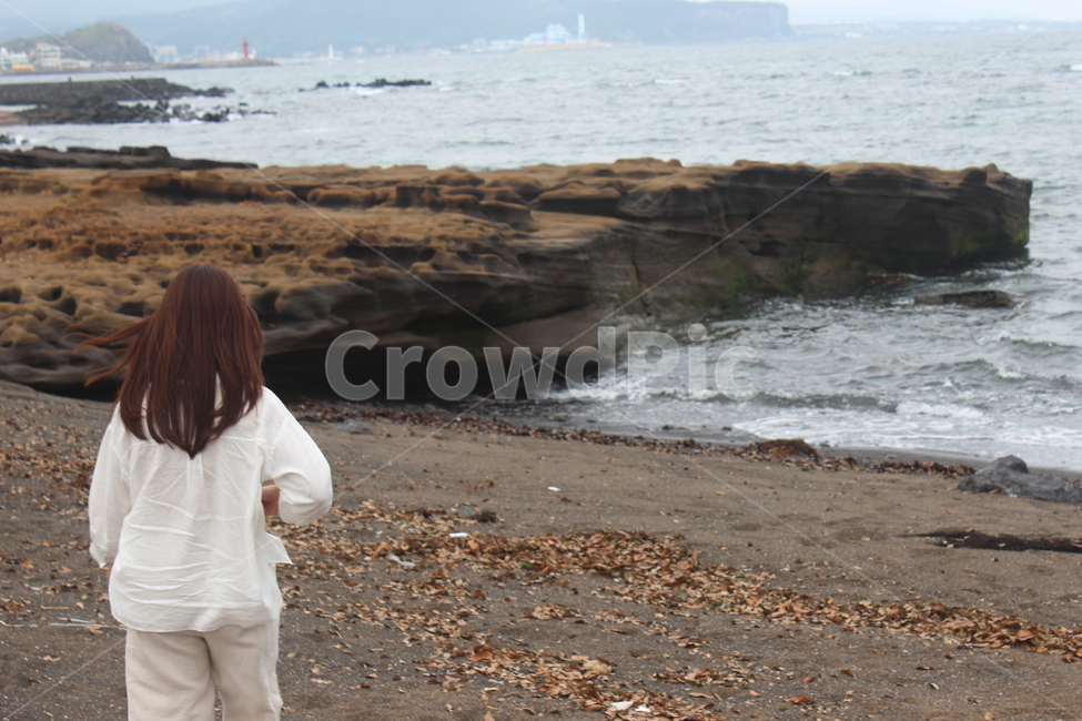 여자,바다,뒷모습,제주도,제주,서귀포,쓸쓸함,고독,제주바다,해변,jejuisland,jeju,인물,사람,인물,인간,human,person,여성,여자,woman,female,lady,여행,휴가,traveling,vacation,trip
