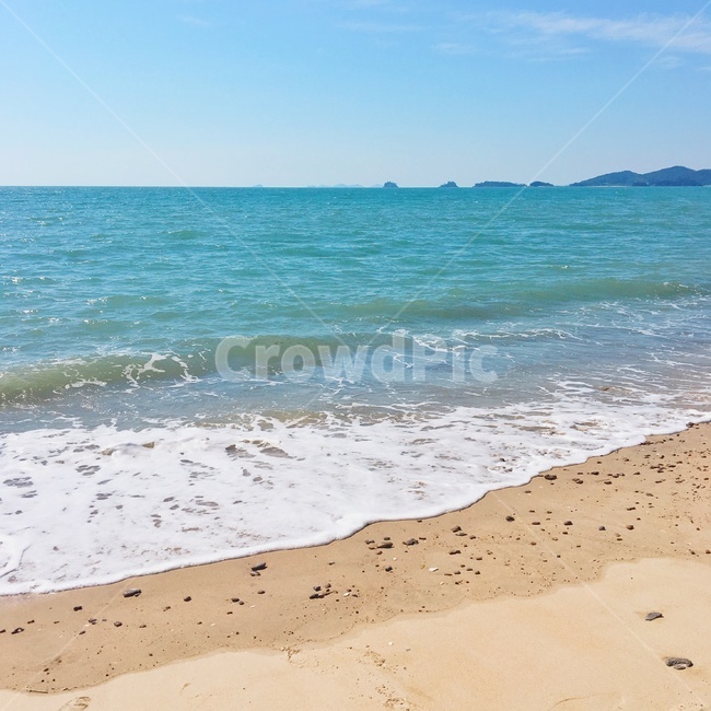 바다,해변,모래사장,파스텔톤,파도,평화,휴가,여름,모래,파란,투명,파스텔,낭만,여유,감성,coast,ocean,sea,pastel,자연,풍경,nature,landscape,beach,백사장,바닷가,해안,섬,물거품,자갈,돌,색감,colorsense,feeling,색상,색채,색깔