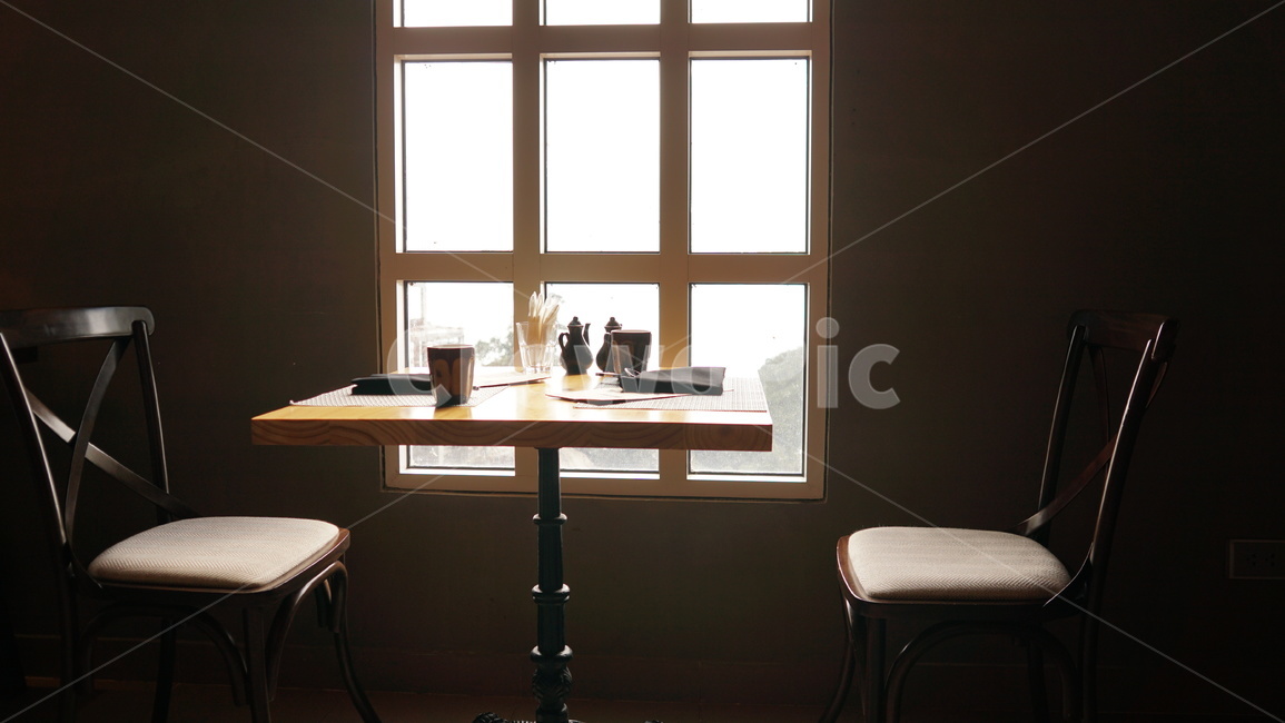 역광,테이블,식당,창문,의자,인테리어,실내디자인,interior design
